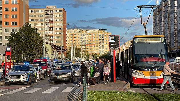 Tramvaj v pražských Řepích srazila seniora, na mistě zemřel (20. 9. 2022)
