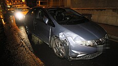 Opilá idika v Kraslicích nabourala do dvou aut a zdi domu.