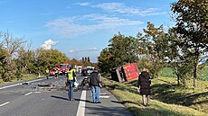 U Mělníka se čelně střetl náklaďák s osobním automobilem. (29. září 2022)