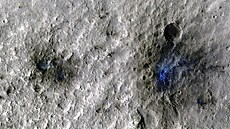 Dopady meteor na povrch planety Mars. (Snímek zveejnný 19. záí 2022)