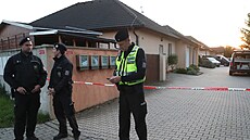 Policisté v Micích u Prahy etí trojnásobnou vradu a sebevradu v rodinném...