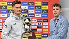 Patrik Schick pebírá ocenní Zlatý mí R, které vyhrál poprvé v kariée.