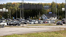 Kolony p�ed rusko-finskou hranicí u p�echodu Lappeenranta (22. zá�í 2022)