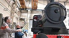 Parní lokomotiva z Krnova dostává svou pvodní podobu a první íjnový den opt...