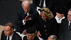 Americký prezident Joe Biden a první dáma Jill seděli na pohřbu britské...