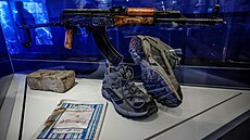 V muzeu CIA je vystavená i útoná puka AKM, která byla nalezena vedle tla...