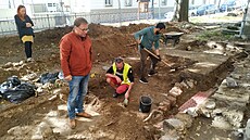 Archeologický przkum u kostela Nanebevzetí Panny Marie v centru Havlíkova...
