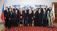 Předseda horní komory Miloš Vystrčil předal 19 osobnostem Stříbrnou medaili...