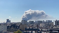 Požár skladu s potravinami u Paříže (25. září 2022)