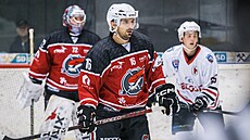 Frantiek Luke v dresu Chomutova v zápase s týmem Klatov.