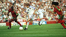 Karel Poborský nap�ahuje ke st�ele, která p�inesla legendární gól v zápase s...