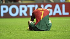 Portugalský fotbalista Cristiano Ronaldo lituje nepromnné ance.