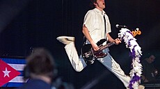 Nicky Wire bhem koncertu Manic Street Preachers v Havan (17. února 2001)