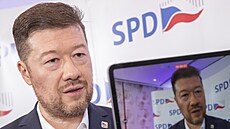 Předseda SPD Tomio Okamura ve volebním štábu hnutí (24. září 2022)
