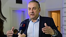 Do volebního štábu STAN dorazil ministr průmyslu a obchodu Josef Síkela. (24....