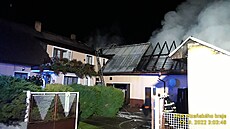 Plameny zničily hospodářskou část rodinného domu v obci Rozsedly na Klatovsku....