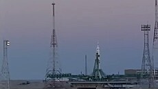 Raketa Sojuz-2.1 nkolik minut ped plánovaným startem k ISS z kazaského...