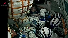 Posádka lodi Sojuz MS-22 ped stedením startem k ISS