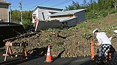 Následky tajfunu Talas. Sesuv půdy poškodil obytnou oblast v prefektuře Šizuoka... | na serveru Lidovky.cz | aktuální zprávy