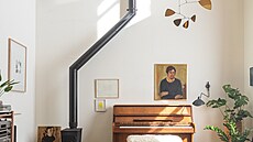 Majitelé o hlavní obytné místnosti s galerií rádi hovoí jako o hudebním...