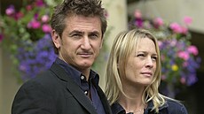 Sean Penn a Robin Wrightová (Edinburgh, 23. srpna 2001)