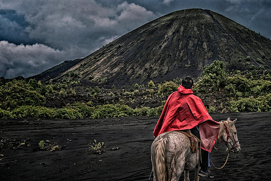 Sopený kuel vulkánu Paricutín vyrostl z pukliny v kukuiném poli bhem...