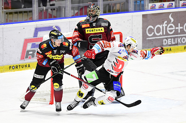 ONLINE: Extraliga nabízí souboj dvou favoritů. Sparta hostí Pardubice