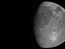 Jupiterm msíc Ganymedes zachycený sondou Juno pi prletu 7. ervna 2021