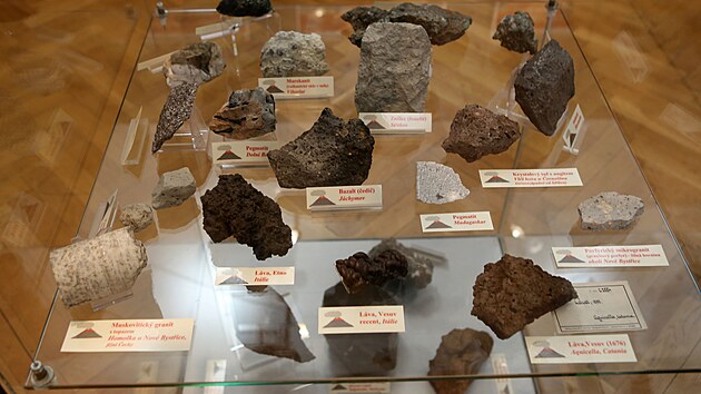 Vlastivdn muzeum v Olomouci vystavuje a do 30. jna ukzky nalezench vulkanickch hornin na zem Moravy a Slezska.