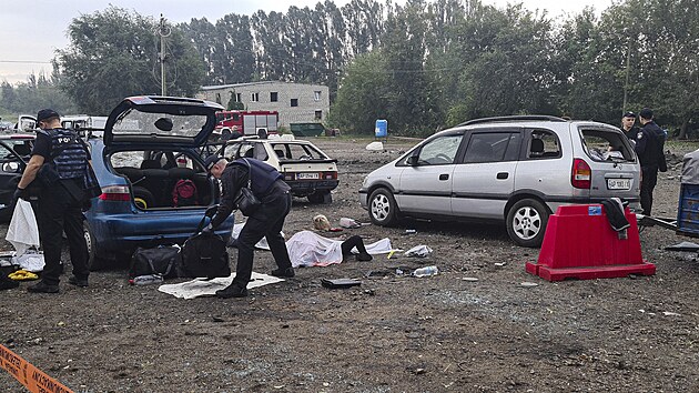 Rusov u Zporo zashli humanitrn konvoj, zahynulo pes dvacet lid. (30. z 2022)