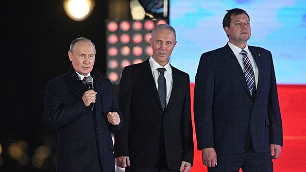 Ruský prezident Vladimir Putin na koncertu konaném na Rudém náměstí v Moskvě na oslavu Západem neuznávaného připojení ukrajinských oblastí k Rusku (30. září 2022)