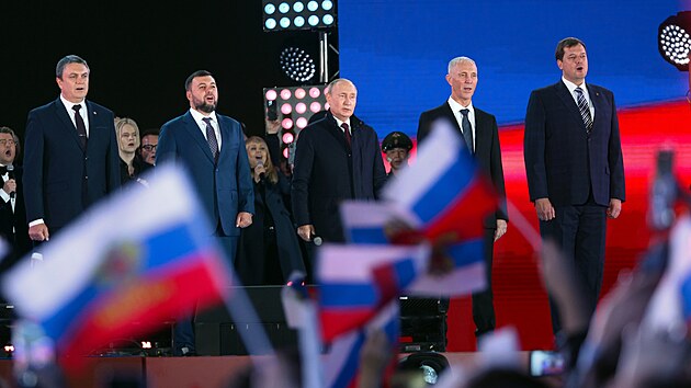 Ruský prezident Vladimir Putin na koncertu konaném na Rudém náměstí v Moskvě na oslavu Západem neuznávaného připojení ukrajinských oblastí k Rusku (30. září 2022)