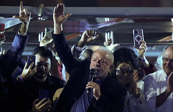Bývalý brazilský prezident Luiz Inacio Lula da Silva vyhrál první kolo...