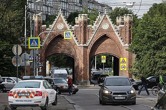 Mstská policie Pardubice dále rozvíjí vtip o anexi Královce