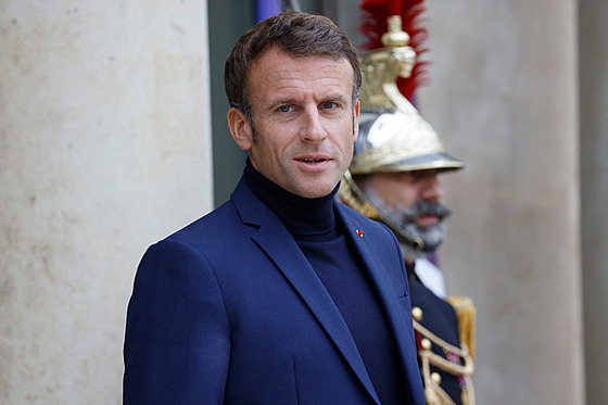 Francouzský prezident Emmanuel Macron oblékl rolák, propaguje tak energetické...