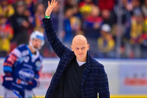 Dvacetiletý hokejista Pavel Novák překonal rakovinu.