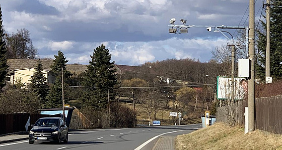 Radary mící rychlost na silnici I/57 v obci Lesní Albrechtice na Vítkovsku.
