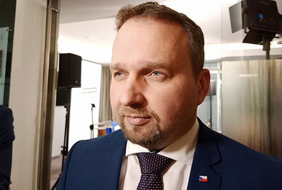 Šéf lidovců, ministr práce a sociálních věcí Marian Jurečka ve volebním štábu...