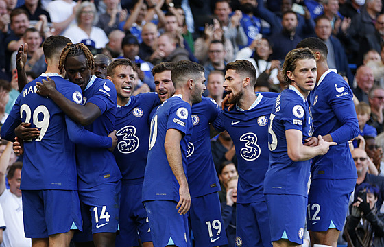 Hrái Chelsea slaví gól proti Wolverhamptonu.