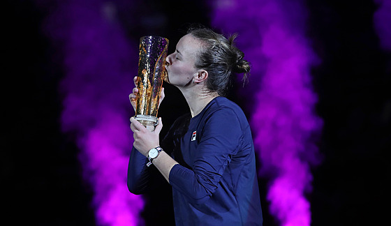Barbora Krejíková s trofejí pro vítzku turnaje v Ostrav.