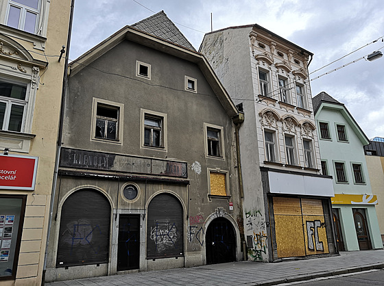 Nový majitel chce v bývalém eskobudjovickém dom hrzy v ulici Karla IV....