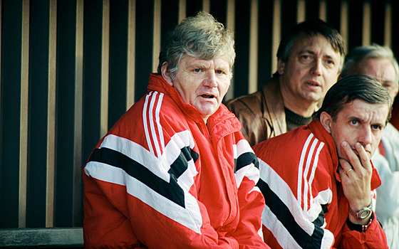 Německý trenér Jürgen Sundermann (vlevo) v době, kdy trénoval Spartu Praha. Na...