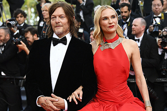 Norman Reedus a Diane Krugerová (Cannes, 24. kvtna 2022)