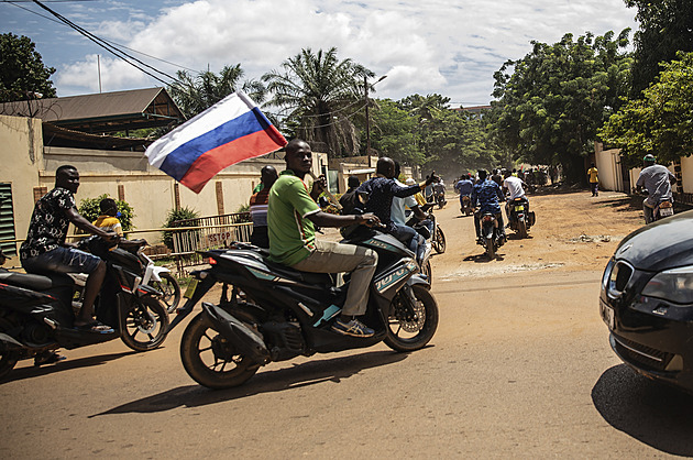 Druhý puč za rok. V Burkině Faso ničené islamisty se slavilo s ruskými vlajkami