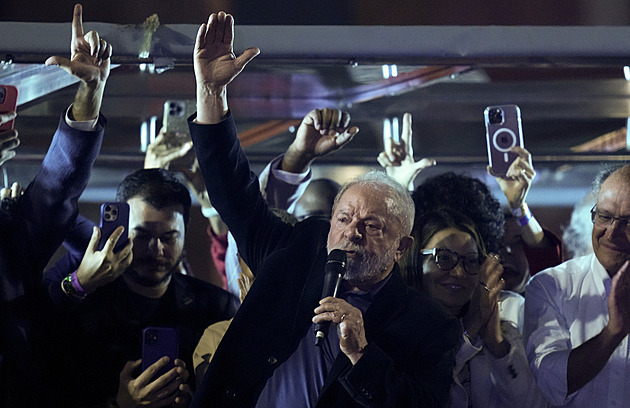 Brazilci volí prezidenta. Ve druhém kole se utká Bolsonaro s favoritem Lulou