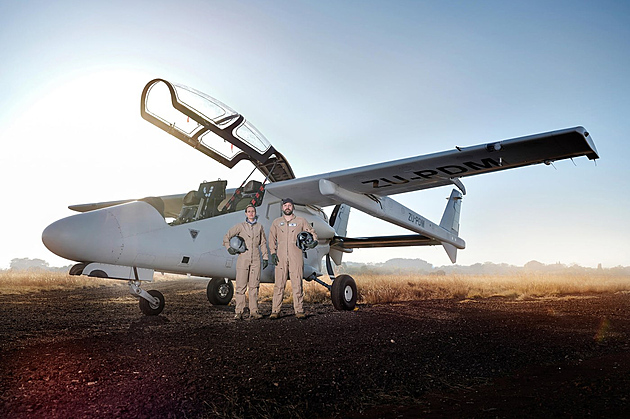OBRAZEM: První africký bojový letoun Mwari vstoupil do sériové výroby
