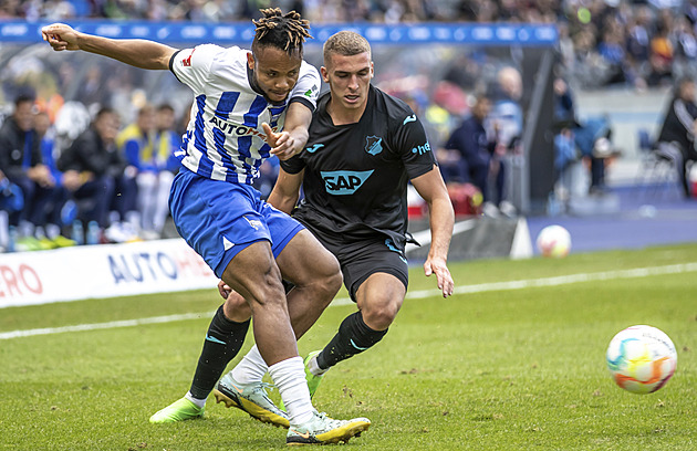 Kadeřábek s Hoffenheimem remizoval s Herthou, Augsburg přestřílel Schalke