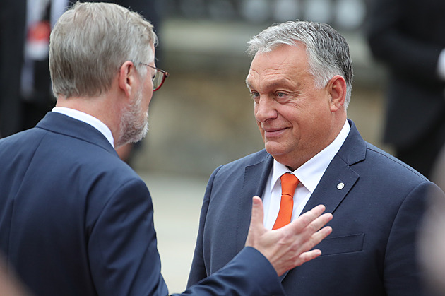 Šálu s mapou „velkého Maďarska“ budeme na V4 řešit, řekl premiér Fiala