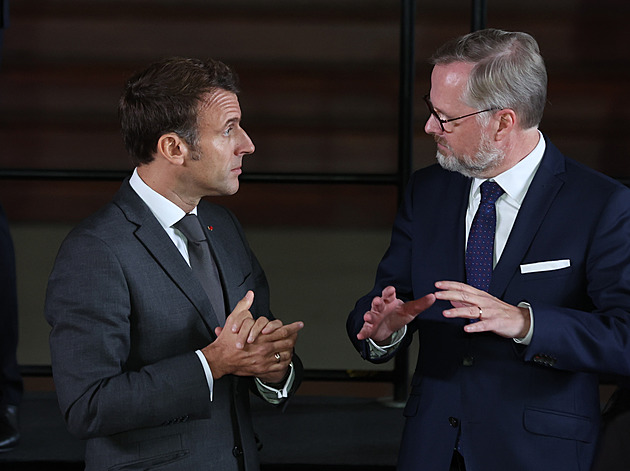 Macron opakuje summit k Ukrajině a tentokrát pozval i Fialu