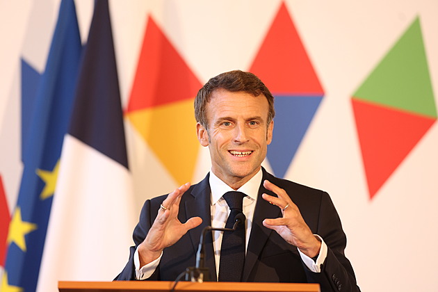 STALO SE DNES: Evropu tuží kabely, říká Macron. Na Putinovo jubileum není doba